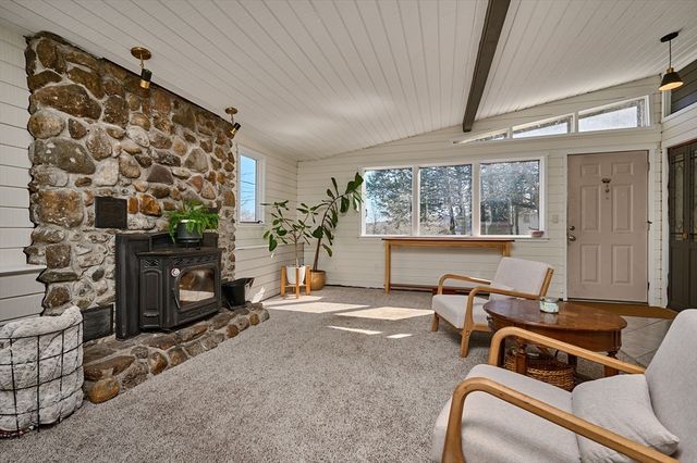 14 Sylvan Dr, Westfield, MA 01085