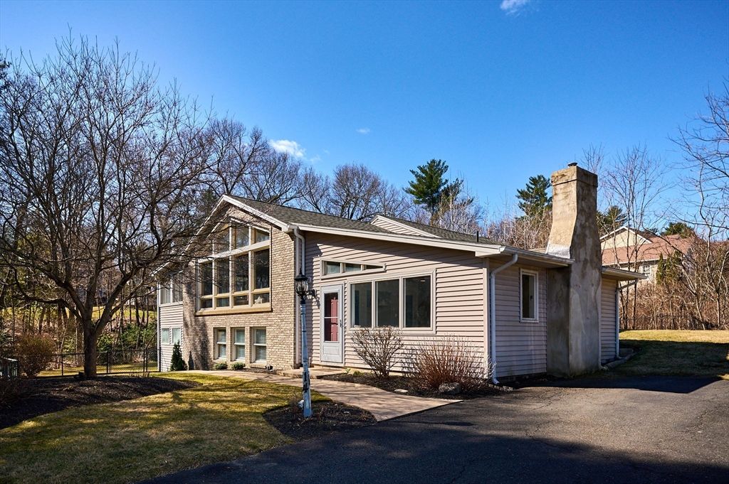 14 Sylvan Dr, Westfield, MA 01085