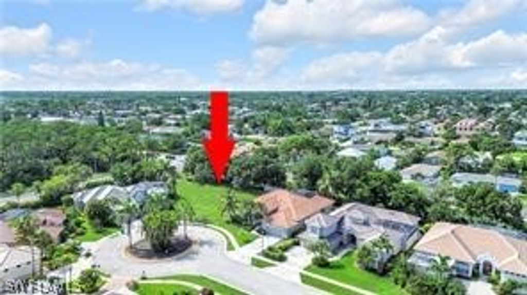 658 Soliel DR, Naples, FL 34110