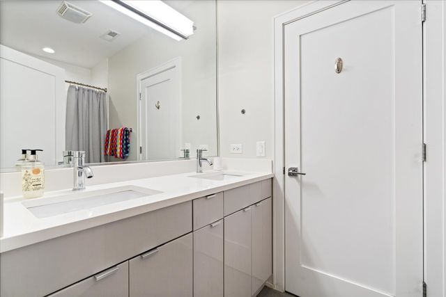3033 N Clybourn Avenue 1, Chicago, IL 60618