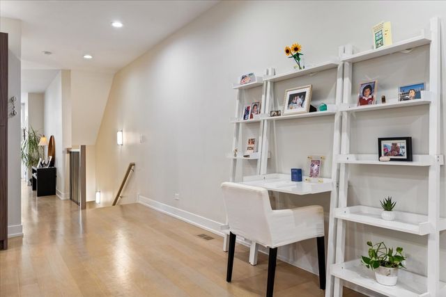 3033 N Clybourn Avenue 1, Chicago, IL 60618