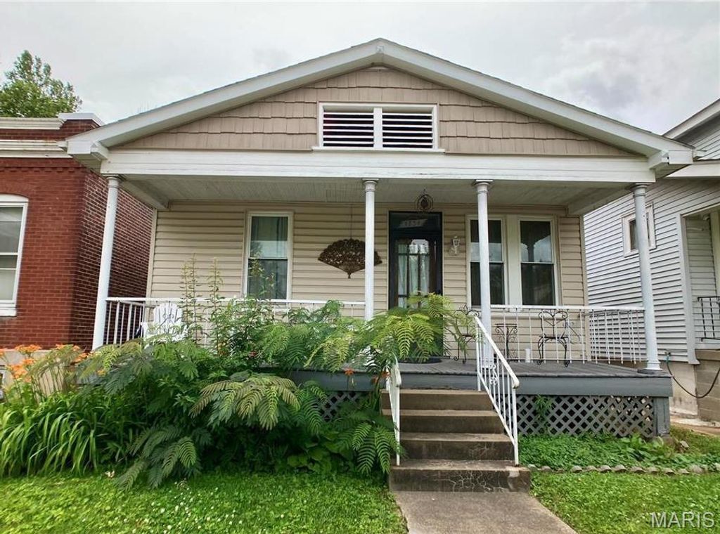 4734 Goethe Avenue, St Louis, MO 63116