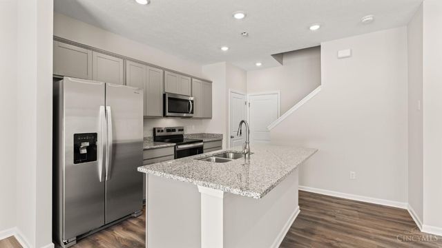 1882 Vista Lake Drive, Goshen Twp, OH 45122