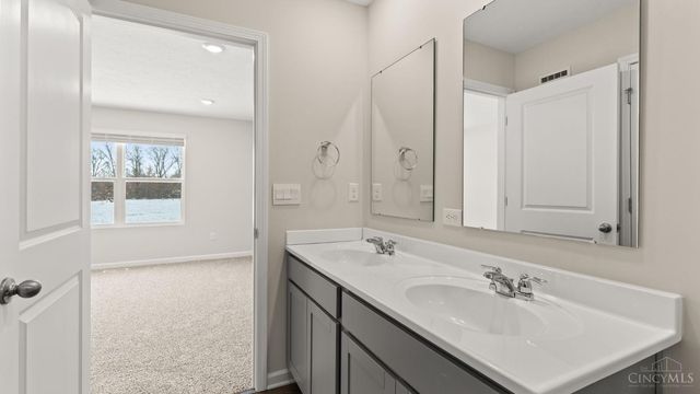 1882 Vista Lake Drive, Goshen Twp, OH 45122