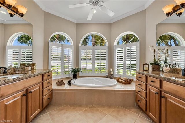 3657 Recreation LN, Naples, FL 34116