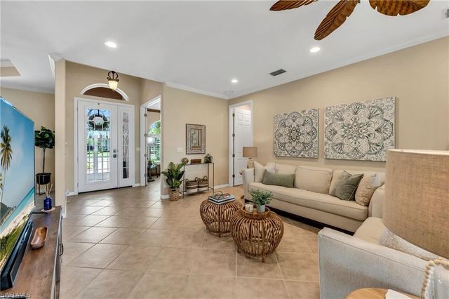 3657 Recreation LN, Naples, FL 34116