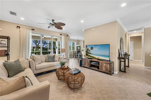 3657 Recreation LN, Naples, FL 34116