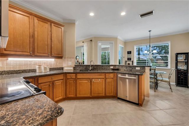 3657 Recreation LN, Naples, FL 34116