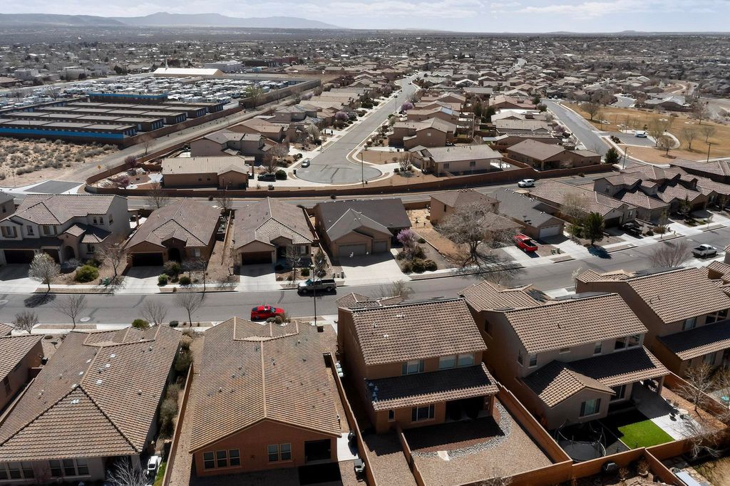 Image 10 of property listing at 2824 Walsh Loop SE, Rio Rancho, NM 87124