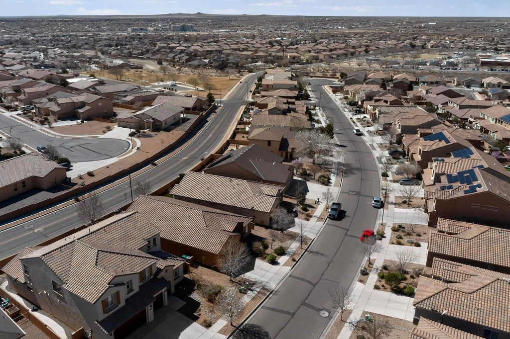 Image 11 of property listing at 2824 Walsh Loop SE, Rio Rancho, NM 87124