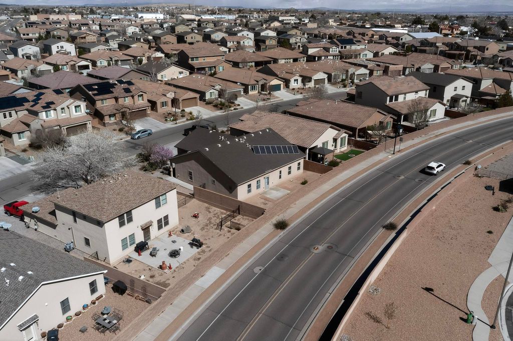 Image 12 of property listing at 2824 Walsh Loop SE, Rio Rancho, NM 87124