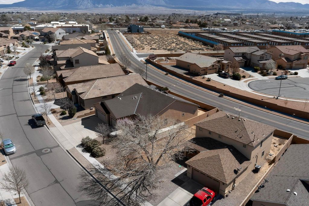 Image 14 of property listing at 2824 Walsh Loop SE, Rio Rancho, NM 87124