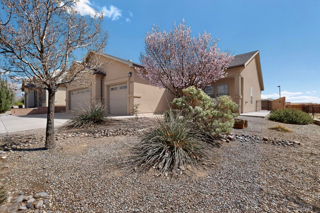Image 17 of property listing at 2824 Walsh Loop SE, Rio Rancho, NM 87124