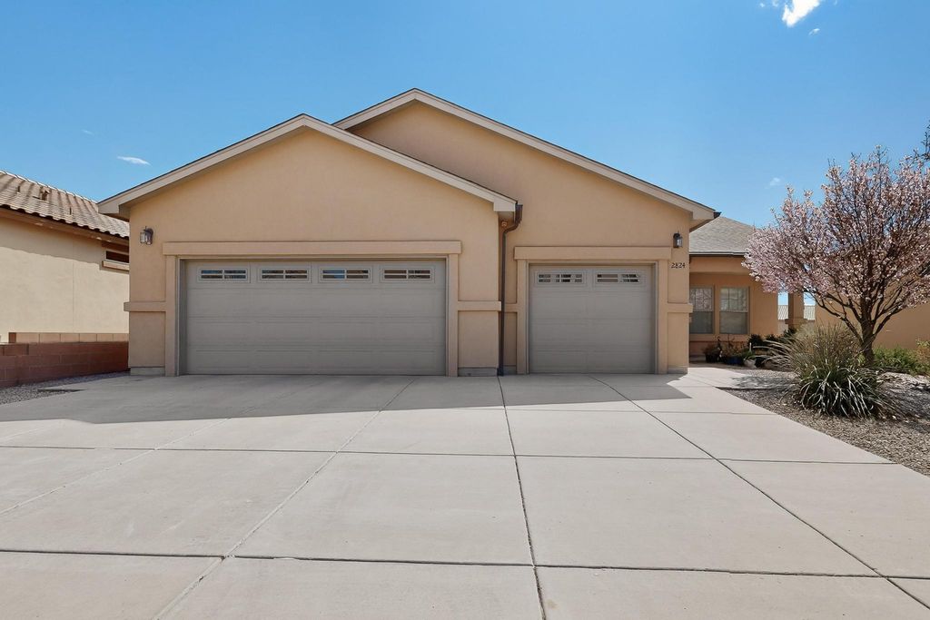 Image 3 of property listing at 2824 Walsh Loop SE, Rio Rancho, NM 87124