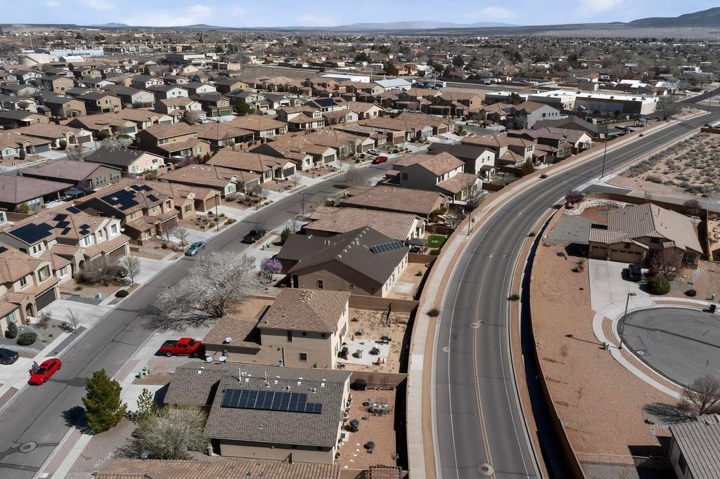 Image 5 of property listing at 2824 Walsh Loop SE, Rio Rancho, NM 87124