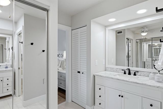 1187 LAKE HOUSE CIRCLE C127, Sarasota, FL 34242