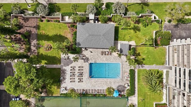 1187 LAKE HOUSE CIRCLE C127, Sarasota, FL 34242