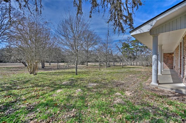 176 Fm 2679, Brenham, TX 77833
