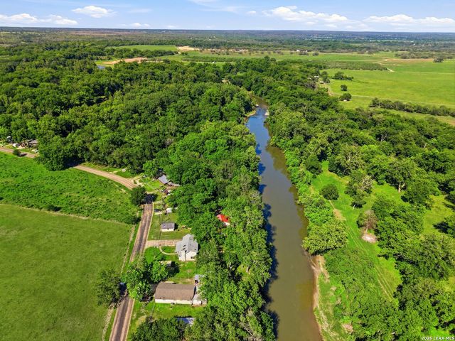 1276 River Trl, Seguin, TX 78155