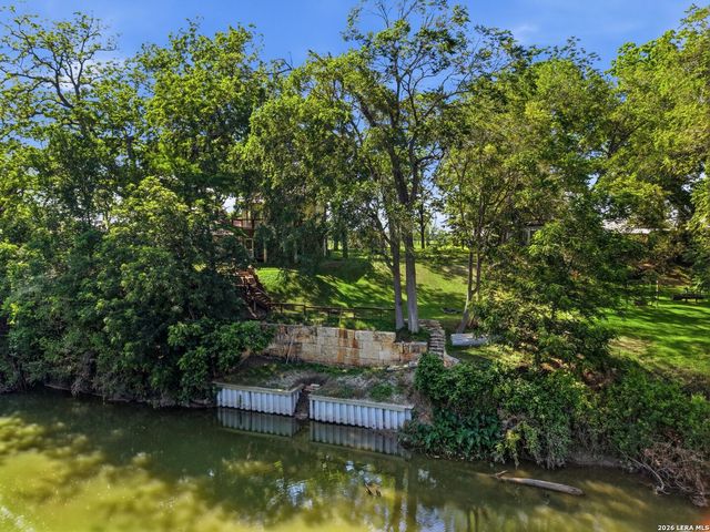 1276 River Trl, Seguin, TX 78155