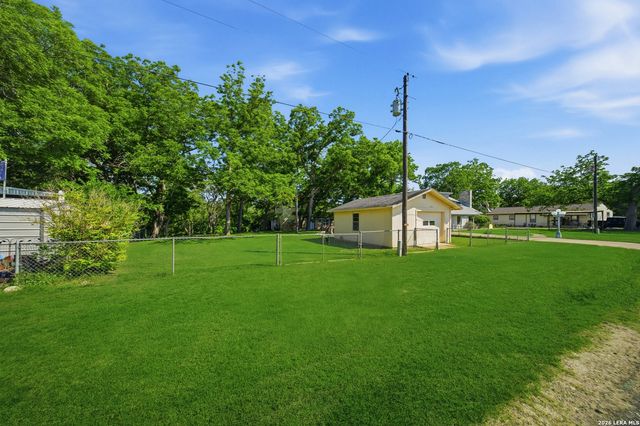 1276 River Trl, Seguin, TX 78155