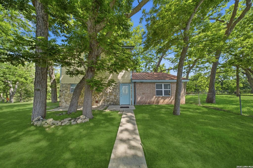 1276 River Trl, Seguin, TX 78155