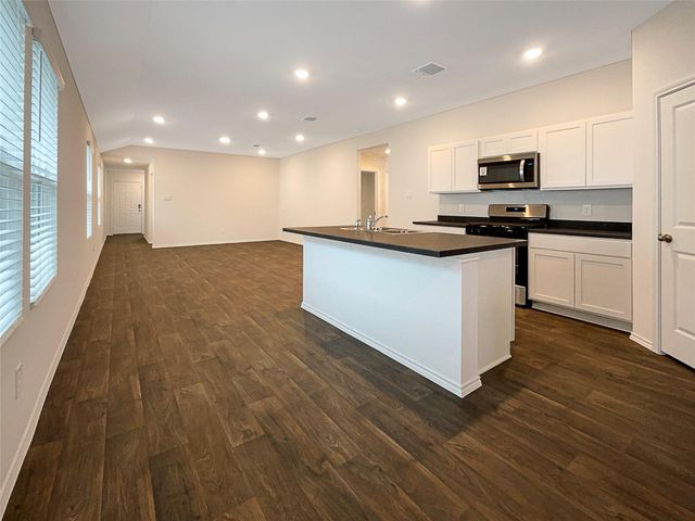 744 Arnold LOOP, Kyle, TX 78640