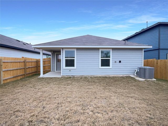 744 Arnold LOOP, Kyle, TX 78640