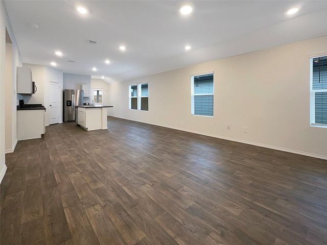 744 Arnold LOOP, Kyle, TX 78640
