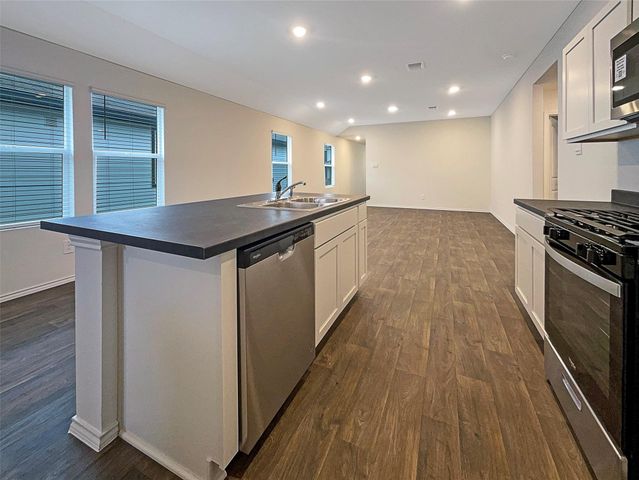 744 Arnold LOOP, Kyle, TX 78640