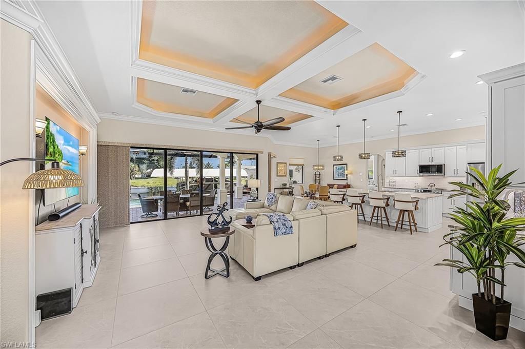 Image 10 of property listing at 1723 SW 43rd TER, Cape Coral, FL 33914