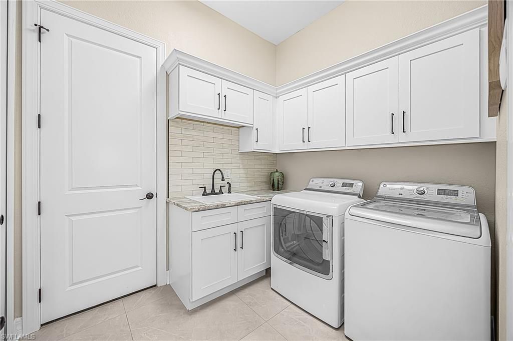 Image 15 of property listing at 1723 SW 43rd TER, Cape Coral, FL 33914