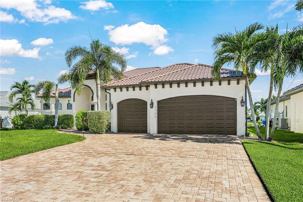 Image 6 of property listing at 1723 SW 43rd TER, Cape Coral, FL 33914