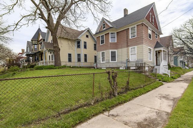 107 Brown STREET, Milwaukee, WI 53212
