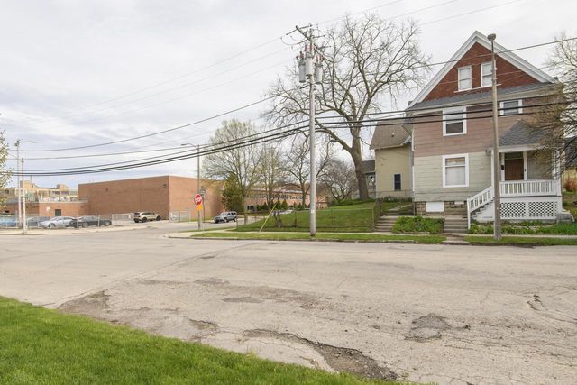 107 Brown STREET, Milwaukee, WI 53212