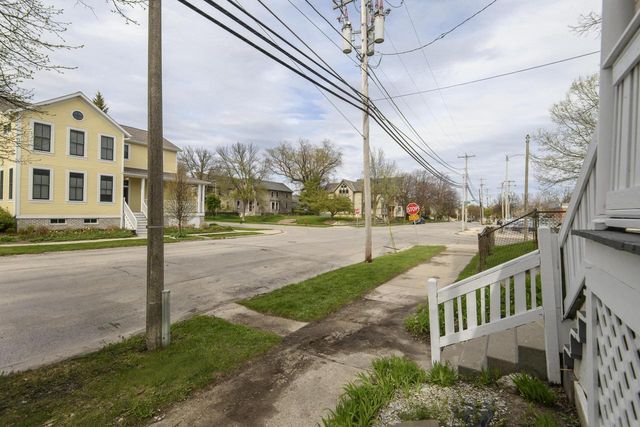 107 Brown STREET, Milwaukee, WI 53212