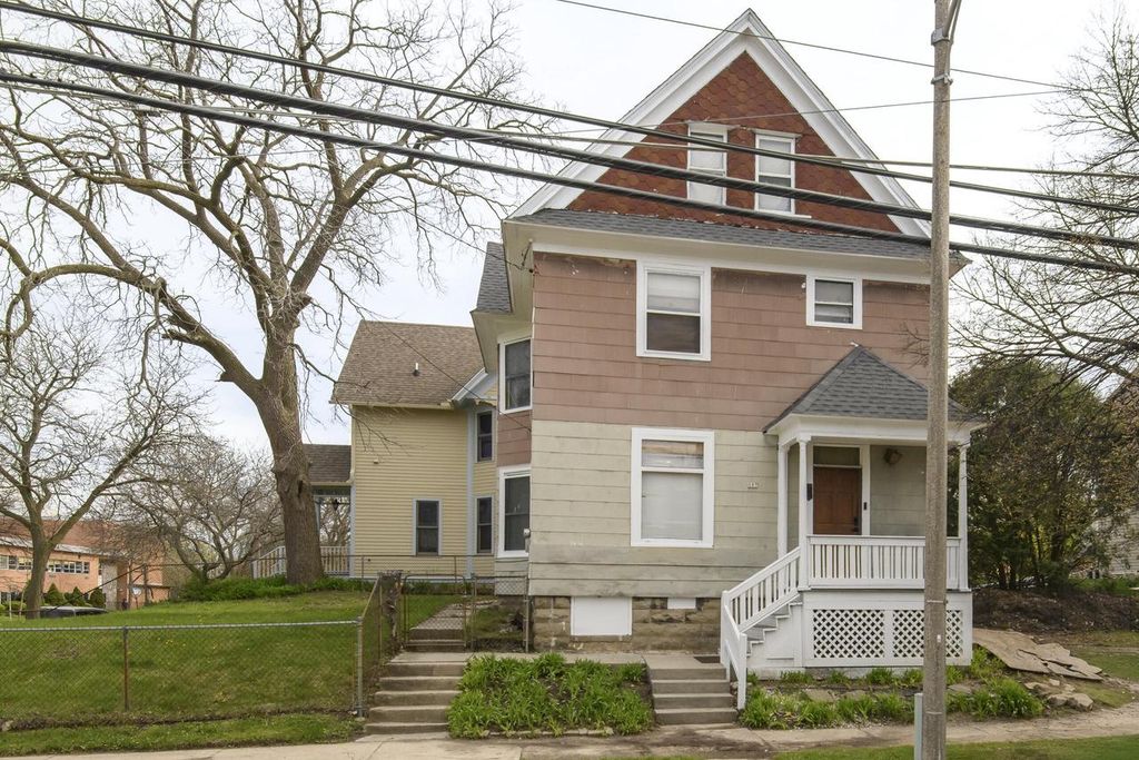 107 Brown STREET, Milwaukee, WI 53212