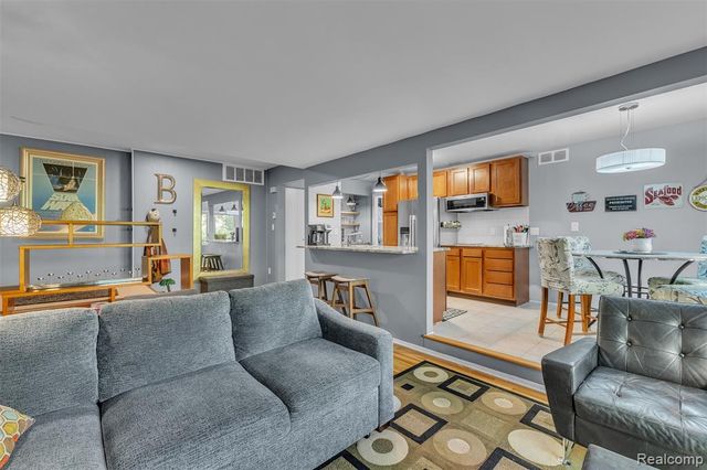 16557 Middlebelt Road, Livonia, MI 48154