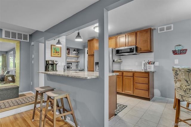 16557 Middlebelt Road, Livonia, MI 48154