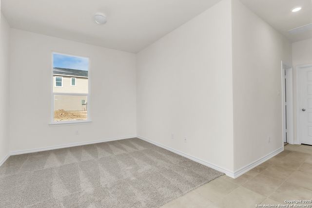 4121 WOODSIDE DR, Seguin, TX 78155