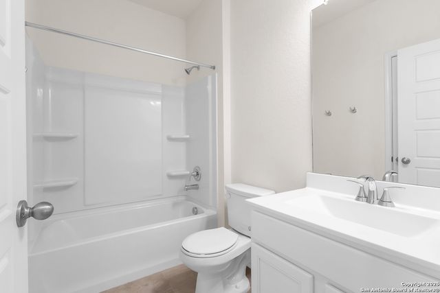 4121 WOODSIDE DR, Seguin, TX 78155