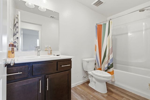 2456 Wolf Creek Place, Tulare, CA 93274