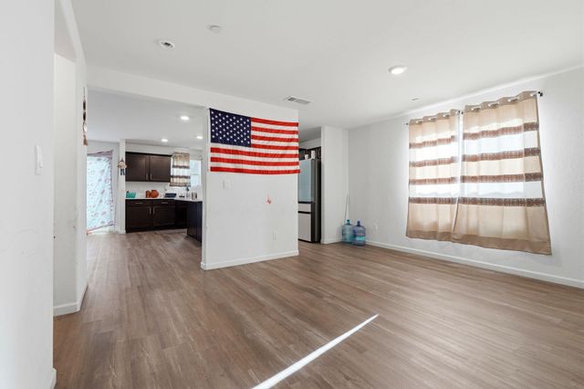 2456 Wolf Creek Place, Tulare, CA 93274