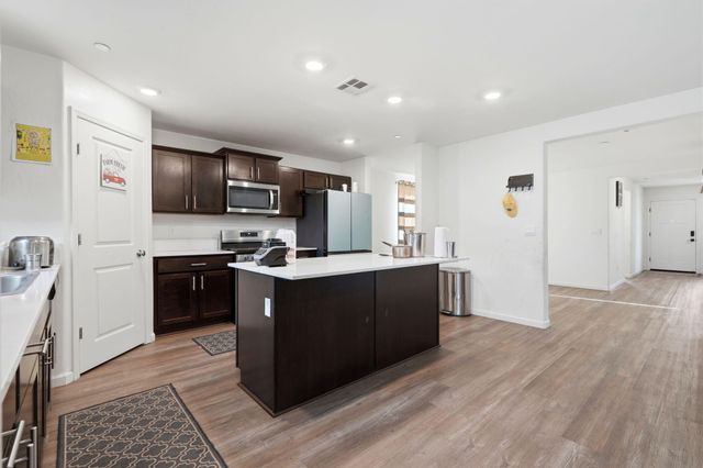 2456 Wolf Creek Place, Tulare, CA 93274