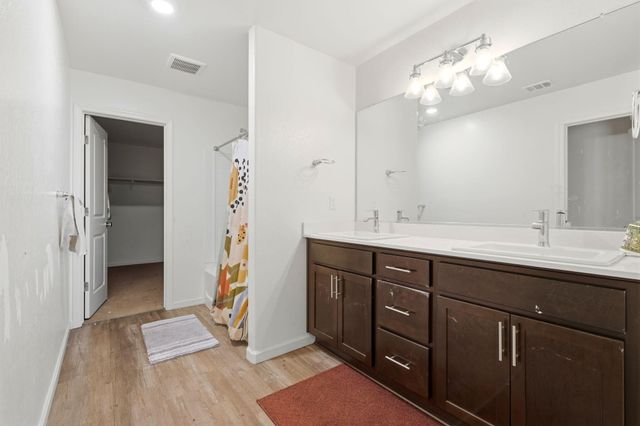 2456 Wolf Creek Place, Tulare, CA 93274