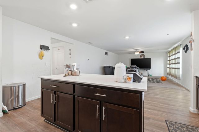 2456 Wolf Creek Place, Tulare, CA 93274