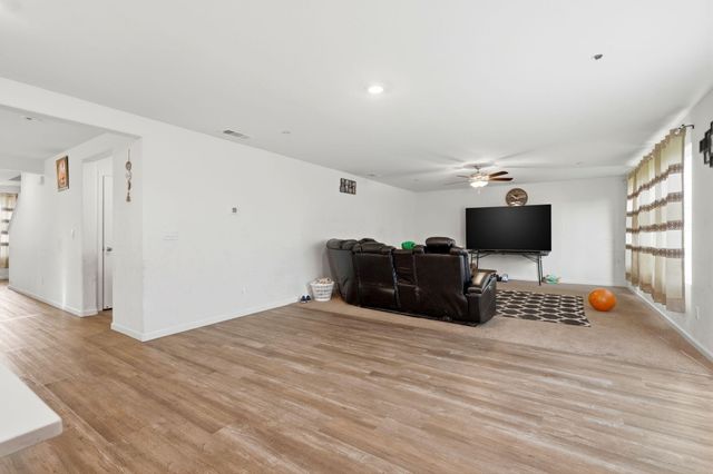 2456 Wolf Creek Place, Tulare, CA 93274