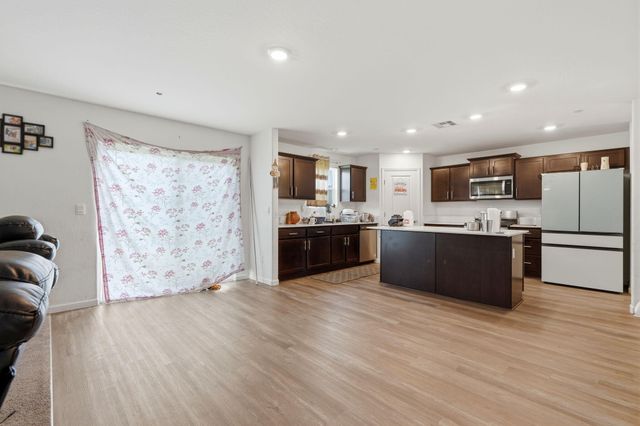 2456 Wolf Creek Place, Tulare, CA 93274