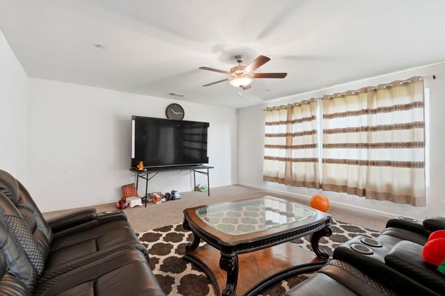 2456 Wolf Creek Place, Tulare, CA 93274