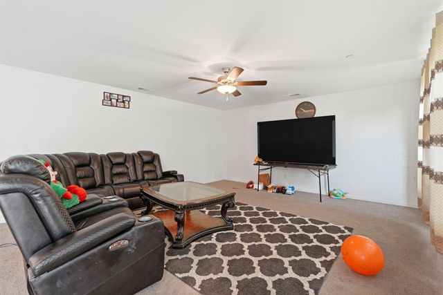 2456 Wolf Creek Place, Tulare, CA 93274